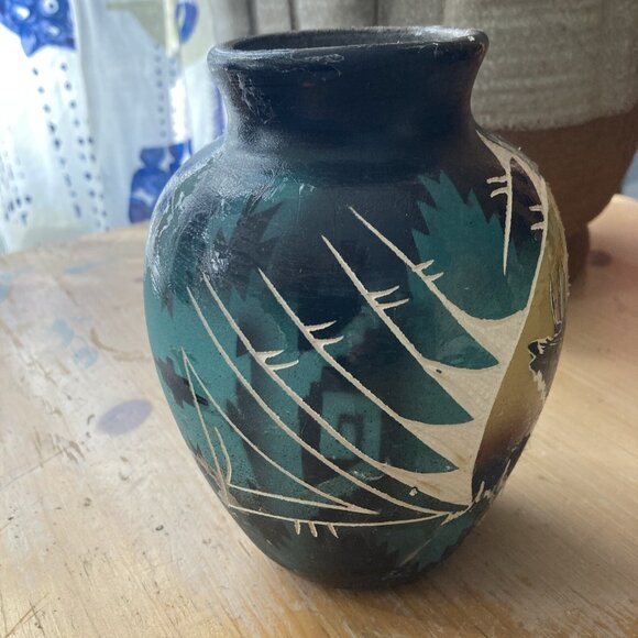 NAVAJO Carved Elk Vase Southwestern Signed Decoupage Hand Painted Pottery - Picture 11 of 16